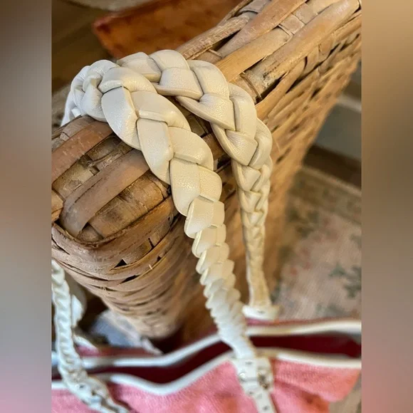 Donna Dixon Crochet Shoulder Tote - Picture 3 of 6